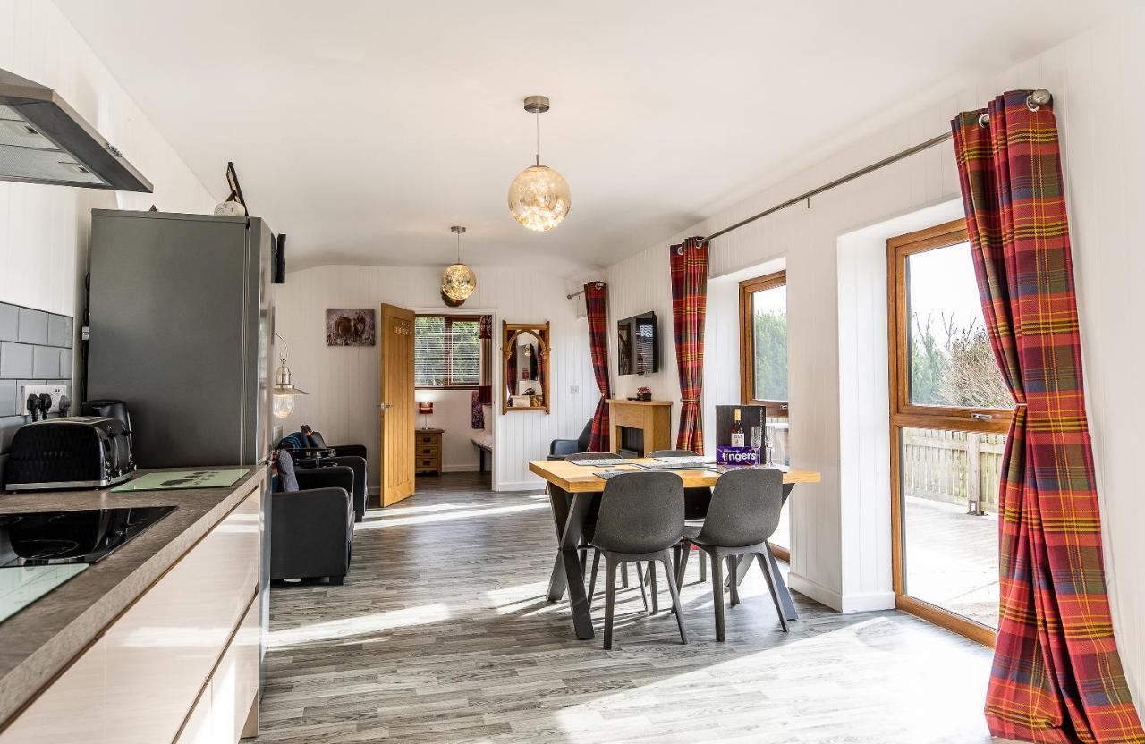 Fairview Farm Holiday Accommodation 14 Luxury Lodges, Cabins, Dog Friendly, Suitable For Couples, Families And Groups, Wedding Guests , Corporate Events, Sleeps 2-65 Guests In Ravenshead, Nottingham Near Sherwood Forest, Set In 88 Acres المظهر الخارجي الصورة