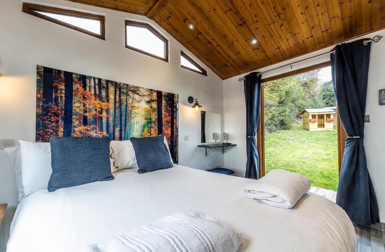 Fairview Farm Holiday Accommodation 14 Luxury Lodges, Cabins, Dog Friendly, Suitable For Couples, Families And Groups, Wedding Guests , Corporate Events, Sleeps 2-65 Guests In Ravenshead, Nottingham Near Sherwood Forest, Set In 88 Acres المظهر الخارجي الصورة