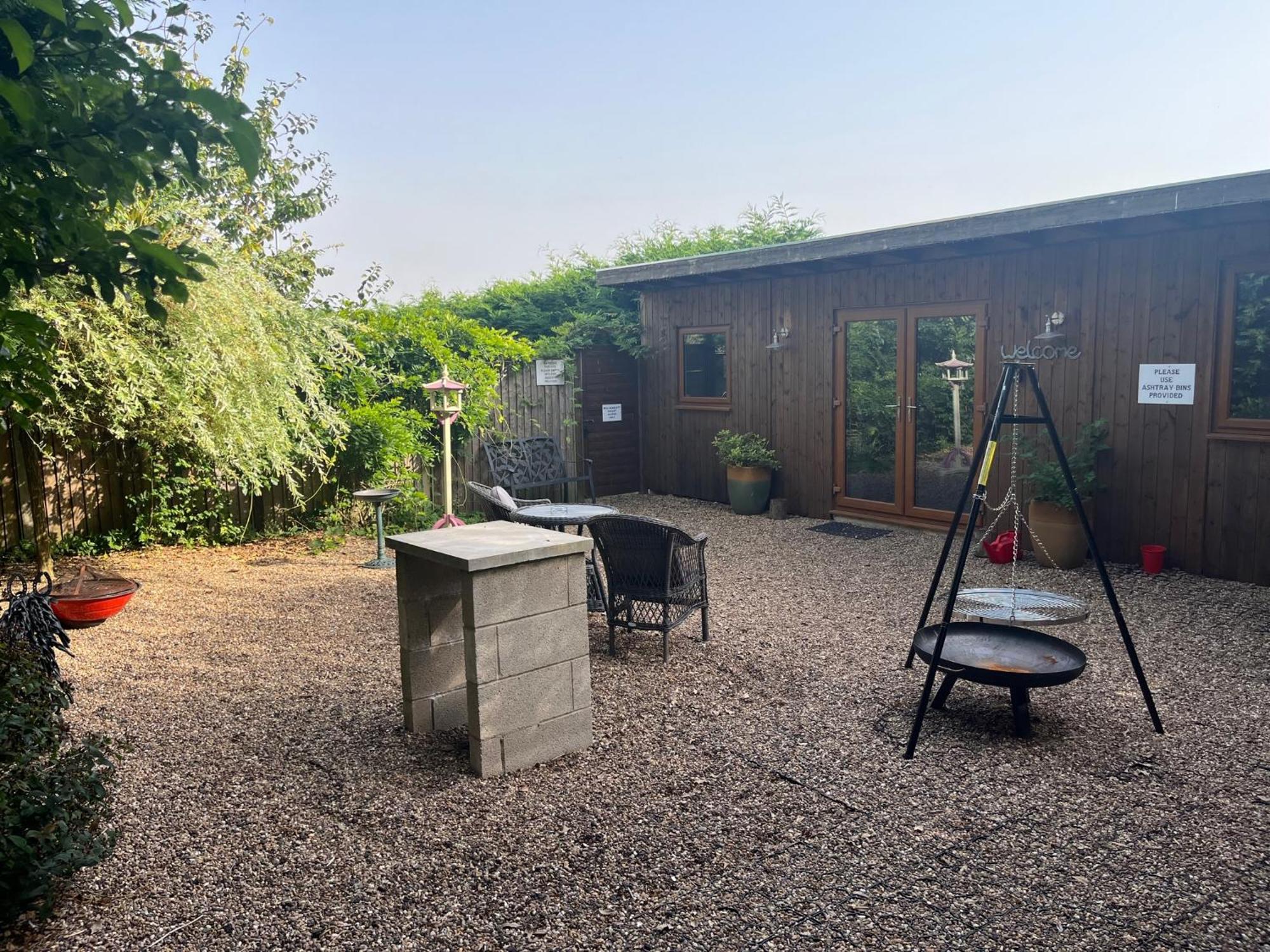 Fairview Farm Holiday Accommodation 14 Luxury Lodges, Cabins, Dog Friendly, Suitable For Couples, Families And Groups, Wedding Guests , Corporate Events, Sleeps 2-65 Guests In Ravenshead, Nottingham Near Sherwood Forest, Set In 88 Acres المظهر الخارجي الصورة