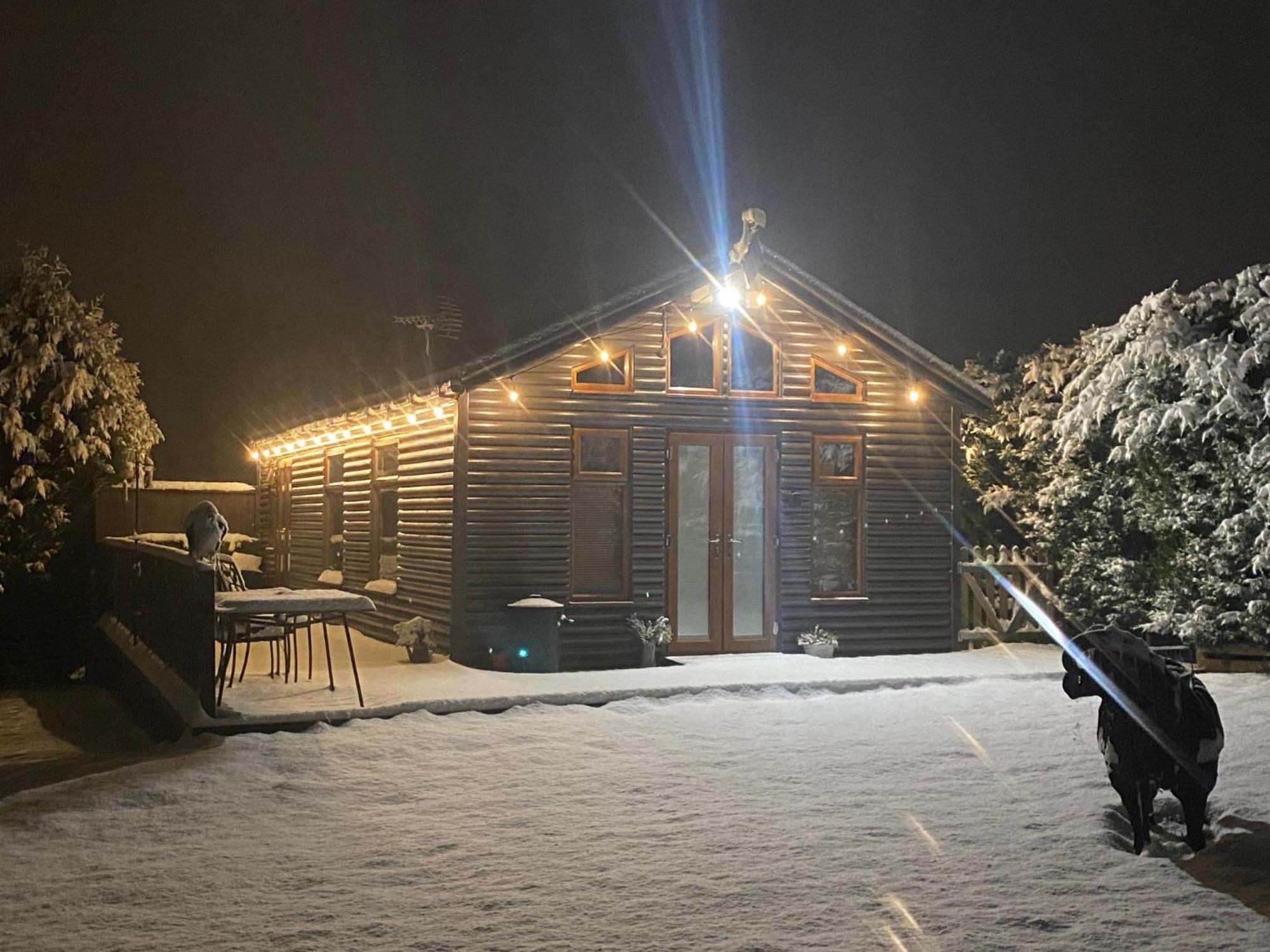 Fairview Farm Holiday Accommodation 14 Luxury Lodges, Cabins, Dog Friendly, Suitable For Couples, Families And Groups, Wedding Guests , Corporate Events, Sleeps 2-65 Guests In Ravenshead, Nottingham Near Sherwood Forest, Set In 88 Acres المظهر الخارجي الصورة